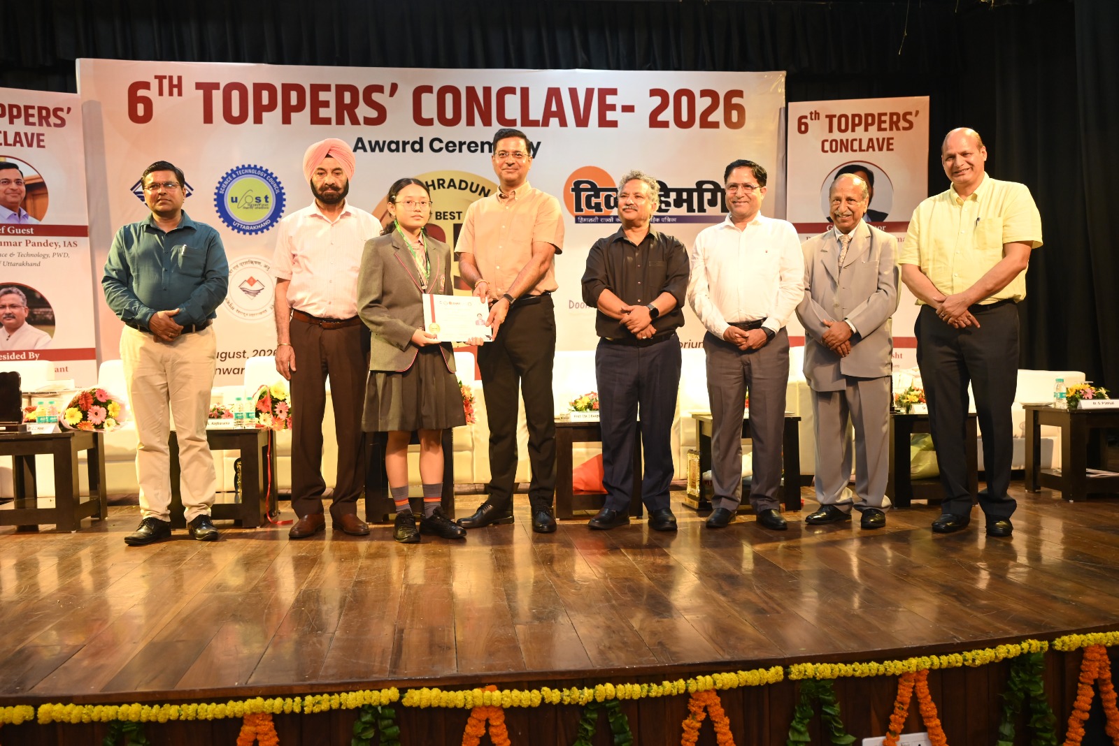 IAS Dr. Pankaj Kumar Pandey presenting the Distinguished Best School Award 2026 to Vantage Hall leadership - best boarding school in Dehradun