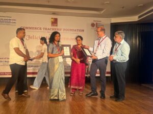 Ms. Meenu Batra receiving the Professional Excellence Award from Commerce Teachers Foundation - best girls boarding school in Dehradun India