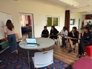 VANTAGE HALL HOSTS EXPERT PORTFOLIO BUILDING SESSION FOR SENIOR STUDENTS PREPARING FOR UNIVERSITY ADMISSIONS